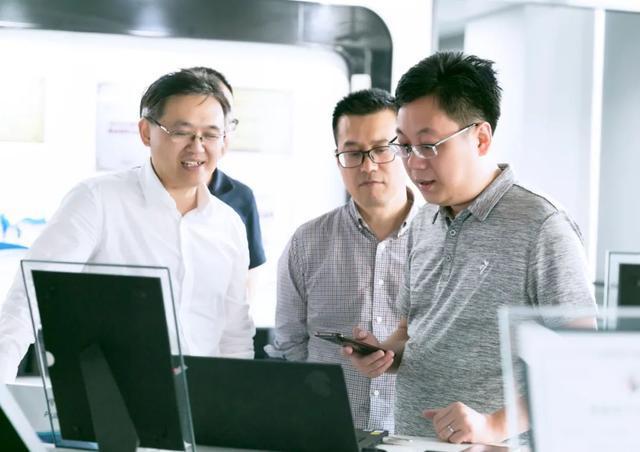 上海计算机软件技术开发中心张绍华主任莅临瀛联科技指导参观